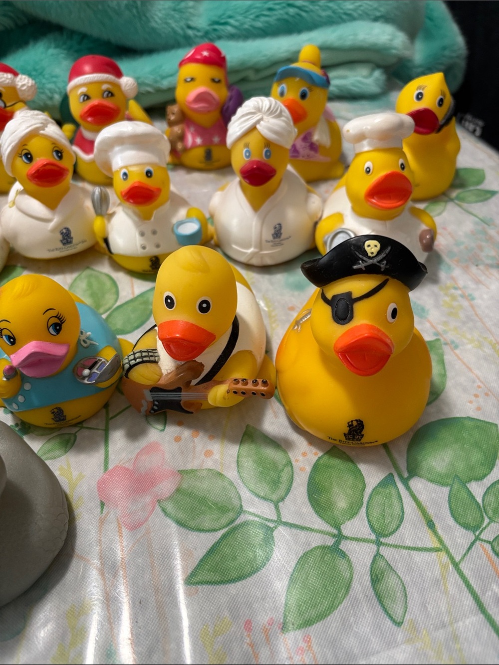 Assorted Yellow Rubber Duck Collection - Novelty Bath Toys - Picture 5 of 6